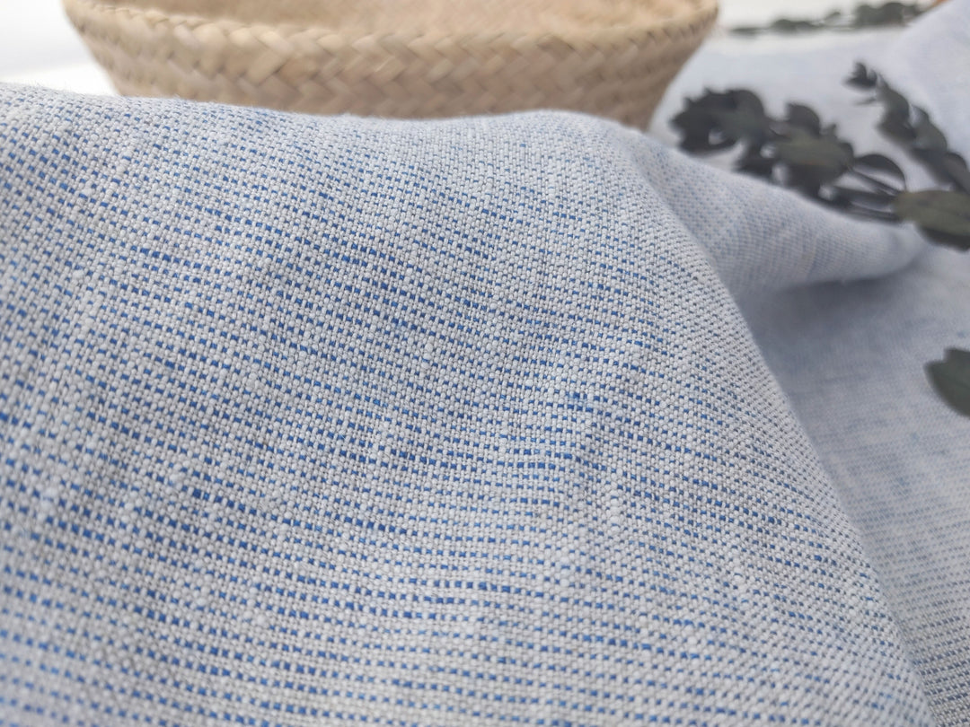 100% Linen Fabric – Softly Speckled Blue Weft on Crisp White 7573